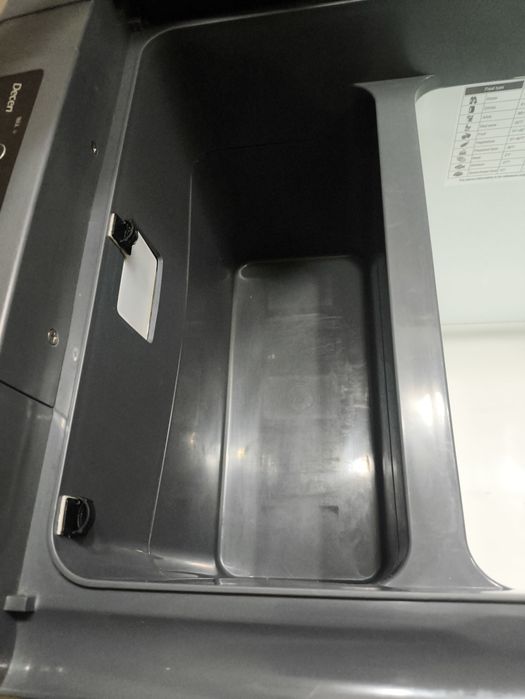 DECEN kомпресорна хладилна кутия, преносим хладилник 60 литра, 12 V