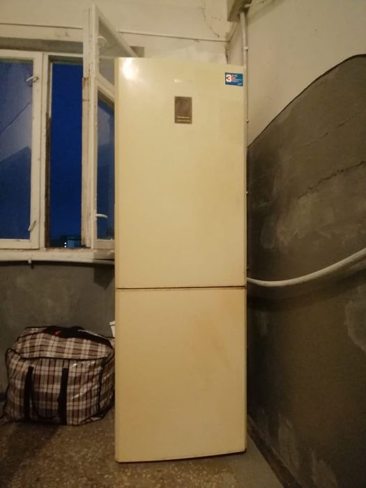 Холодильник Samsung