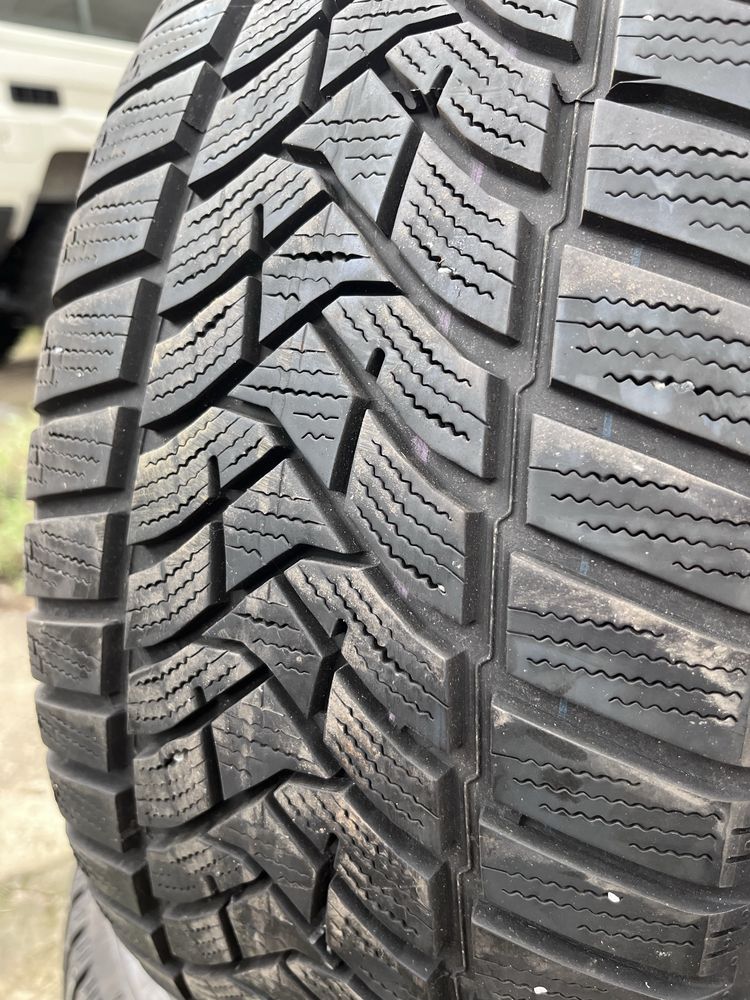 Продавам 2 бр гуми 215/50R17 Dunlop Wintersport 5
