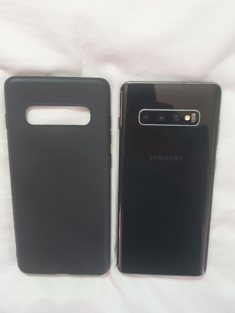 Samsung s10 plus.