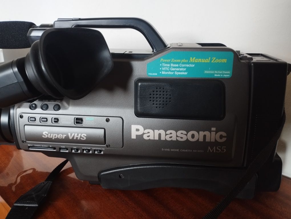 Продавам винтидж камера Panasonic nv-ms5
