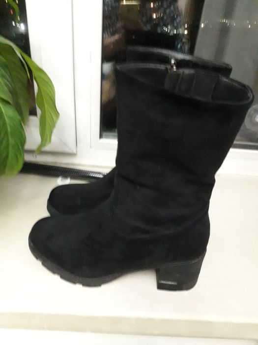 Продам замшевые сапоги