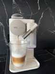 Espressor Nespresso Lattissima One