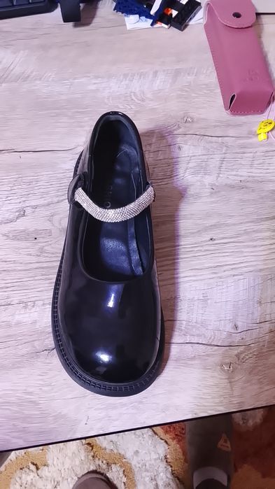 Продам туфли школьные