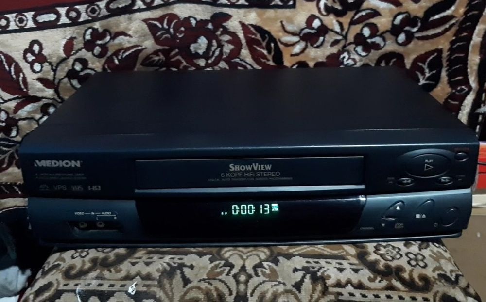Vând videorecorder medion stereo stare bună
