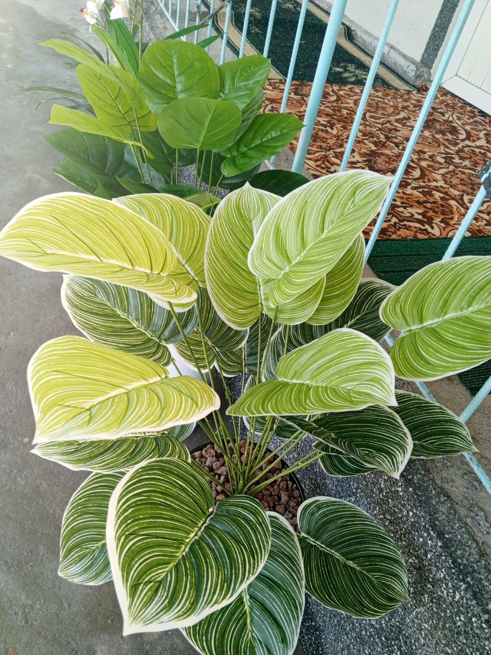 Katta suniy gullar