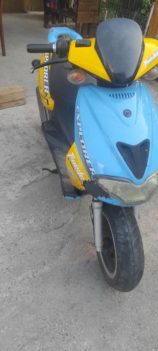 Scuter de 49cm2.
