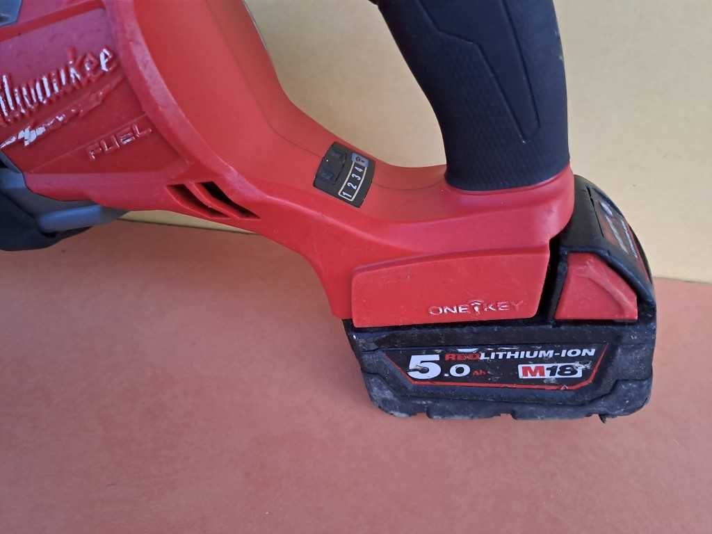 Milwaukee M18 ONE SX - акумолаторен саблен трион