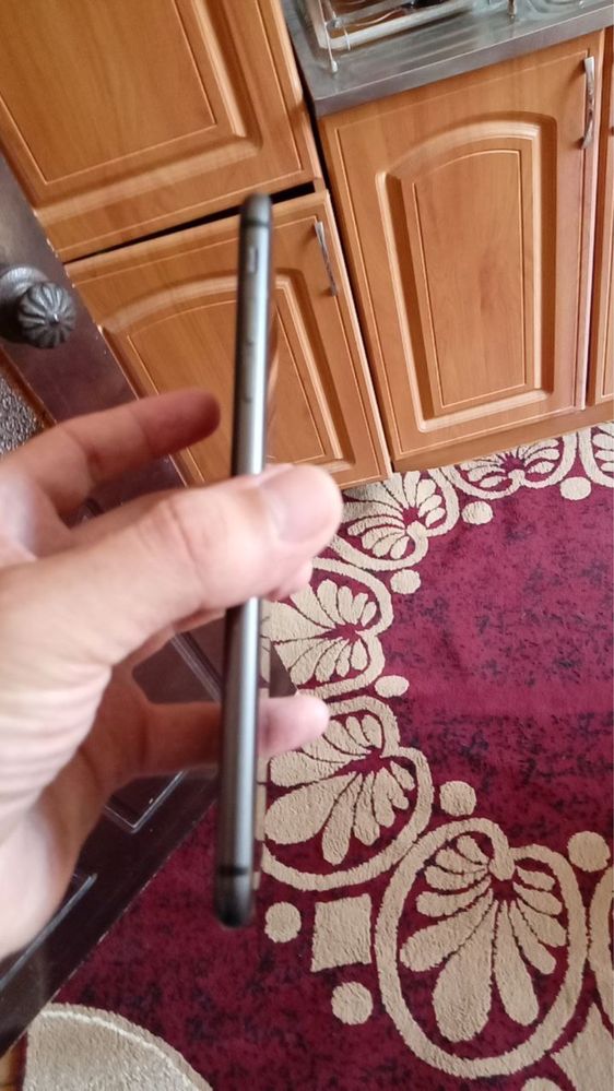Iphone 8 sotiladi