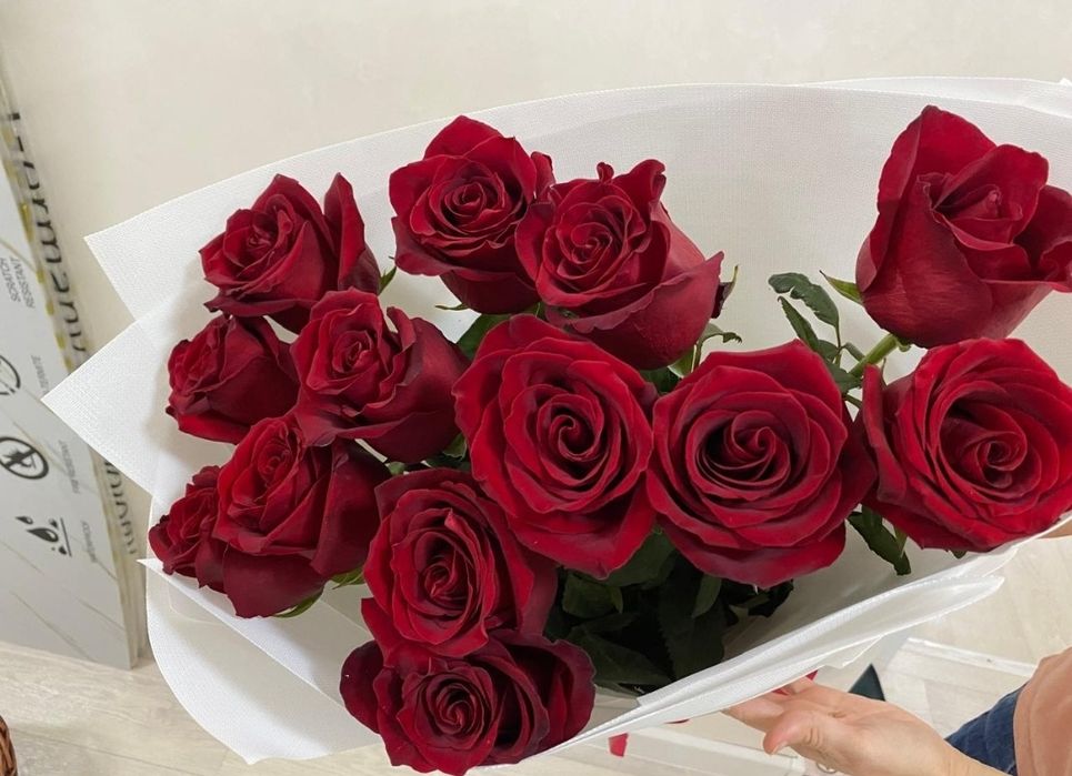 Свежий букет метровые розы