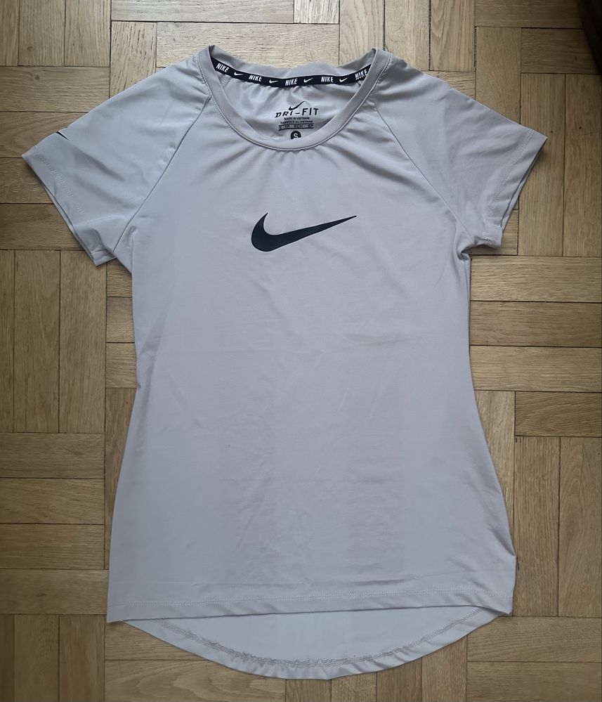 Дамски дрехи Nike