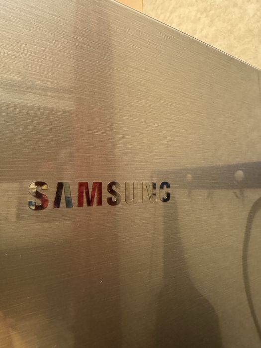 Frigider Samsung model RB33B612ESA