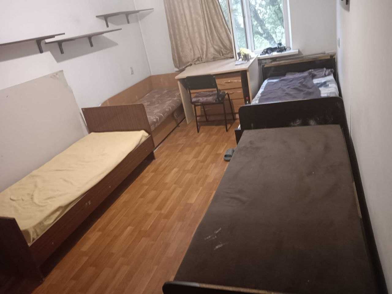 Сдаю кровать в комнате 33 000