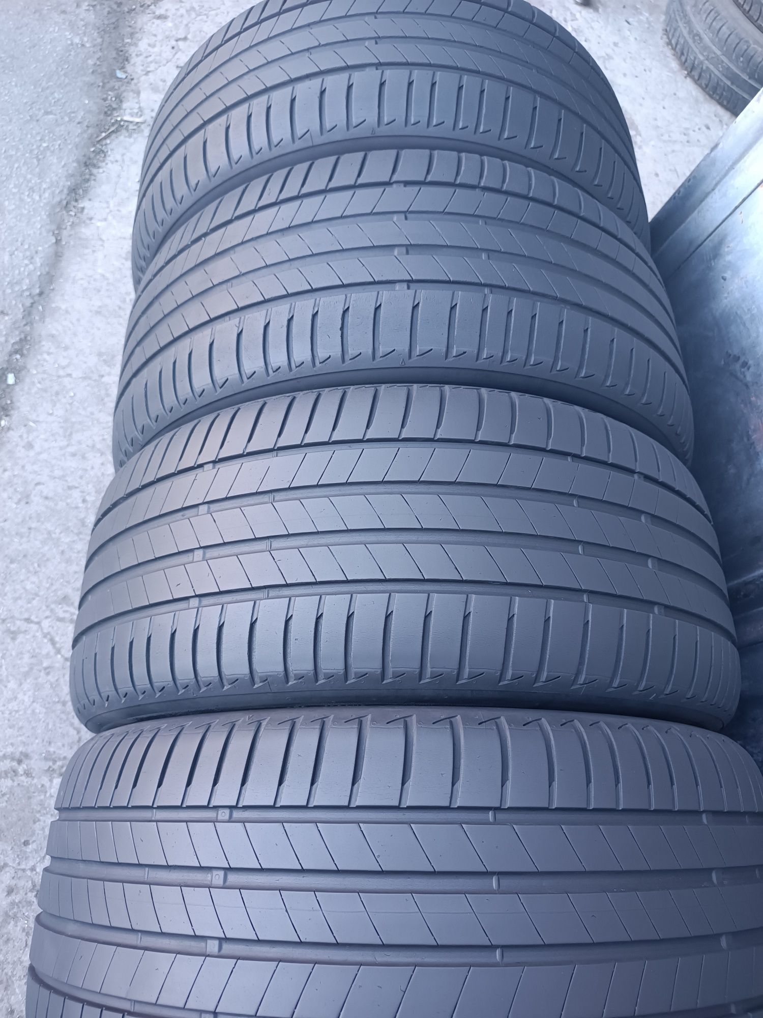 245/40/19 Bridgestone Дот 3421