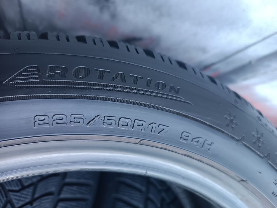225/50/17 Dunlop .