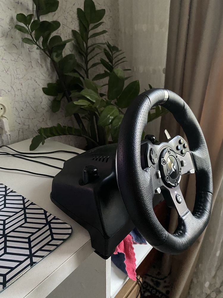 Игровой руль Logitech