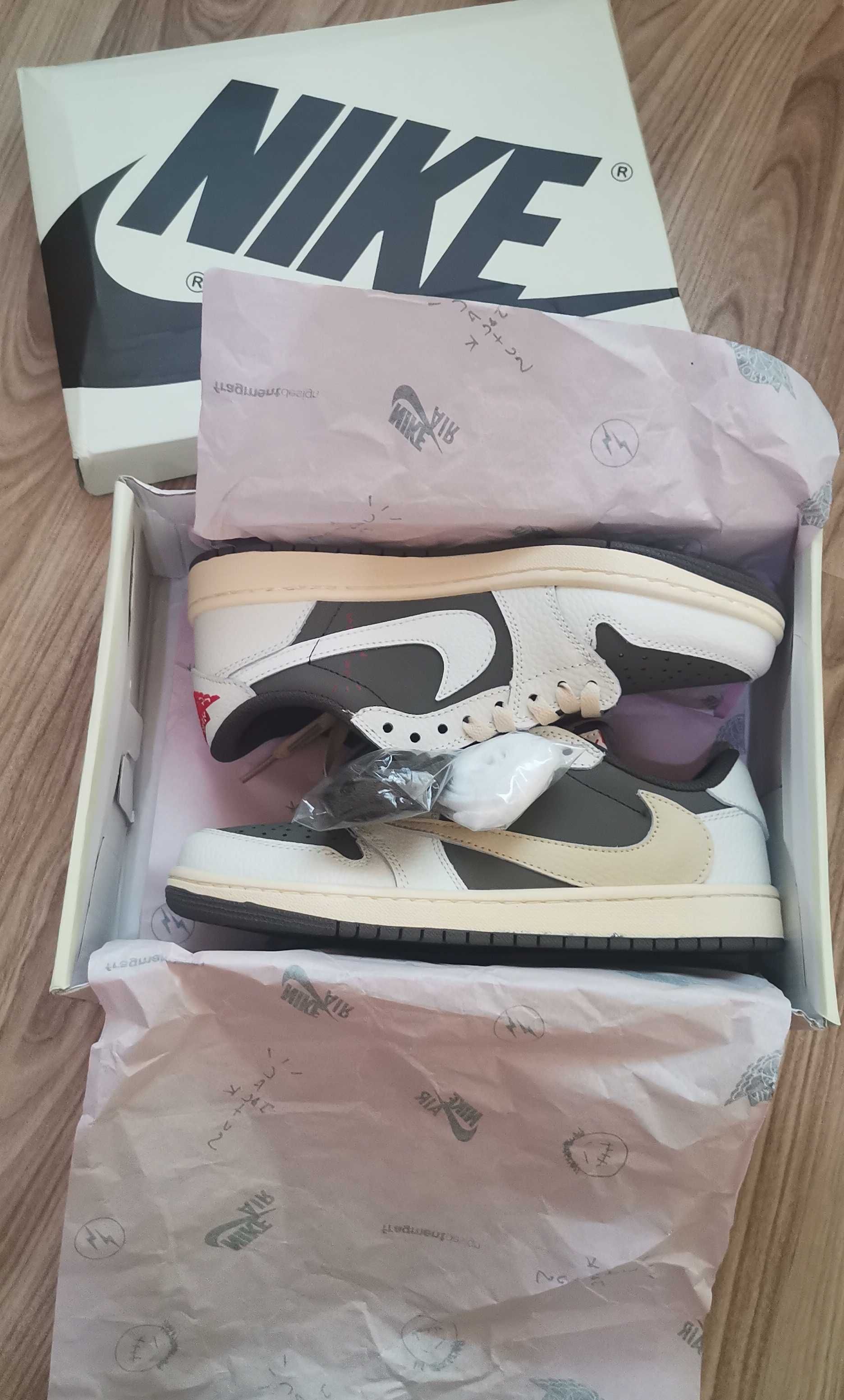 Jordan 1 travis scott reverse mocha   42