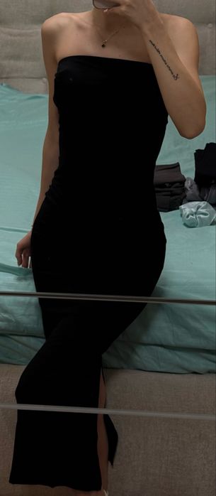 Правя разпродажба на нови и запазени дрехи.