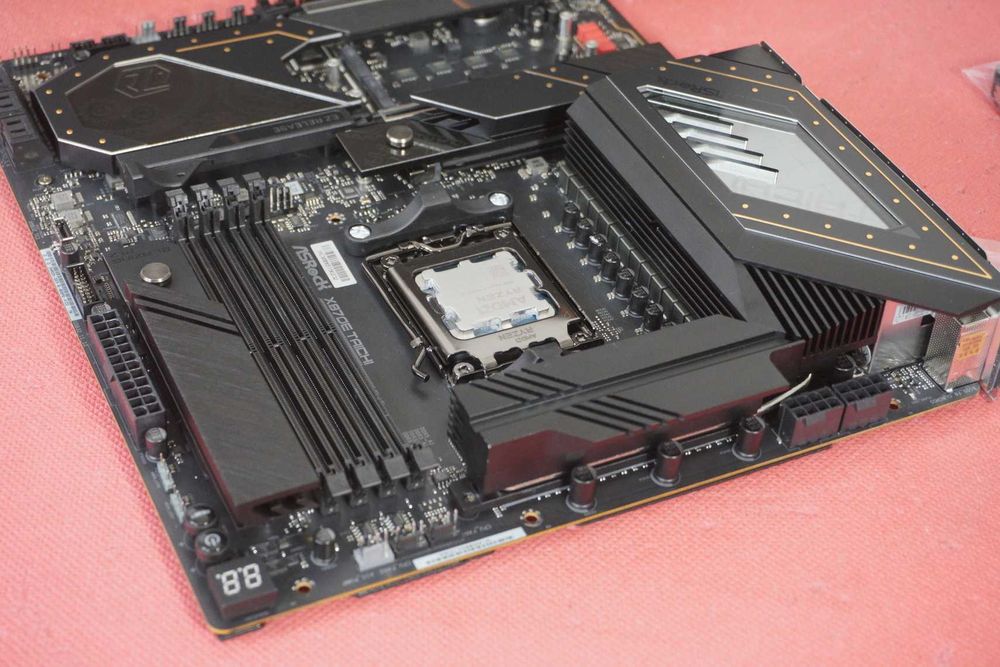 Bundle: AM5 дъно, дънна платка X870E Taichi + Ryzen 9800x3D