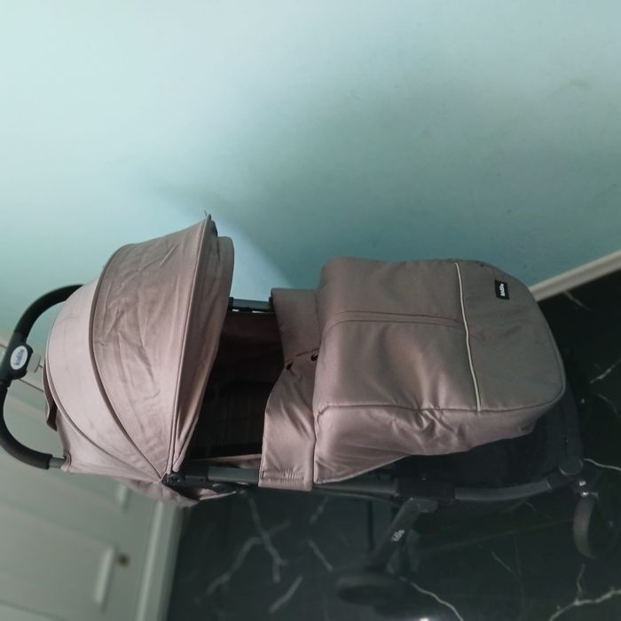 Vând cărucior pentru bebelusi