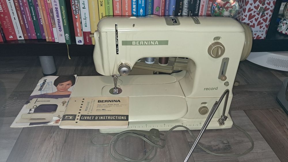 Mașină de cusut Bernina Record 530
