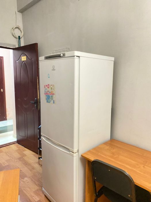 Продам холодильник indesit