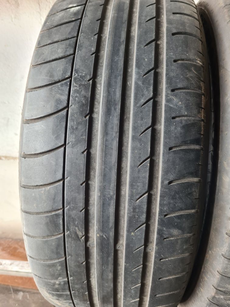 2 бр. летни гуми 235/50/18 Dunlop MOExtended RSC DOT 5016 4 mm