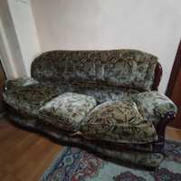 Продам мягкий уголок диван и два кресла.