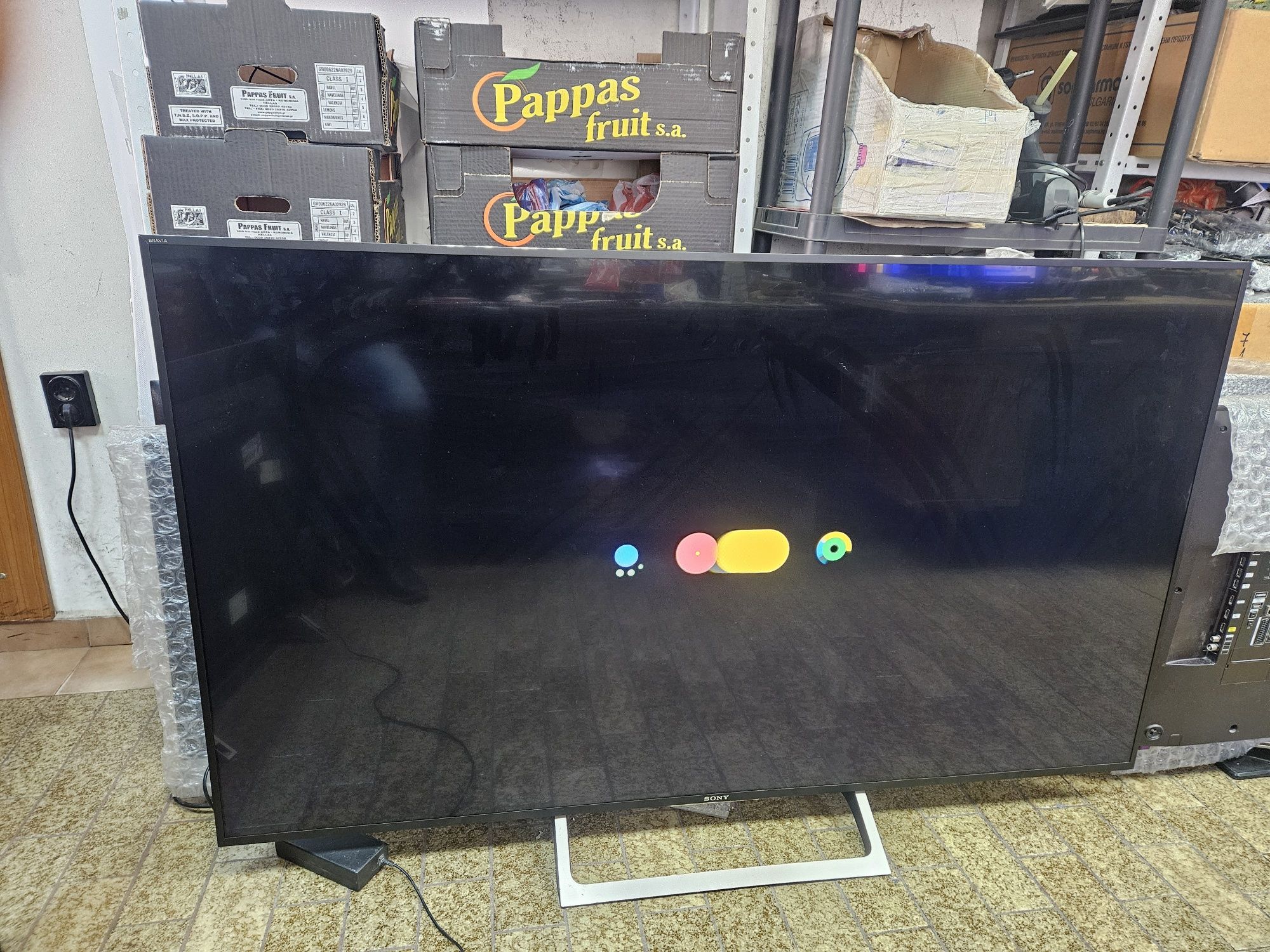 Продавам SONY KD-65XE8599