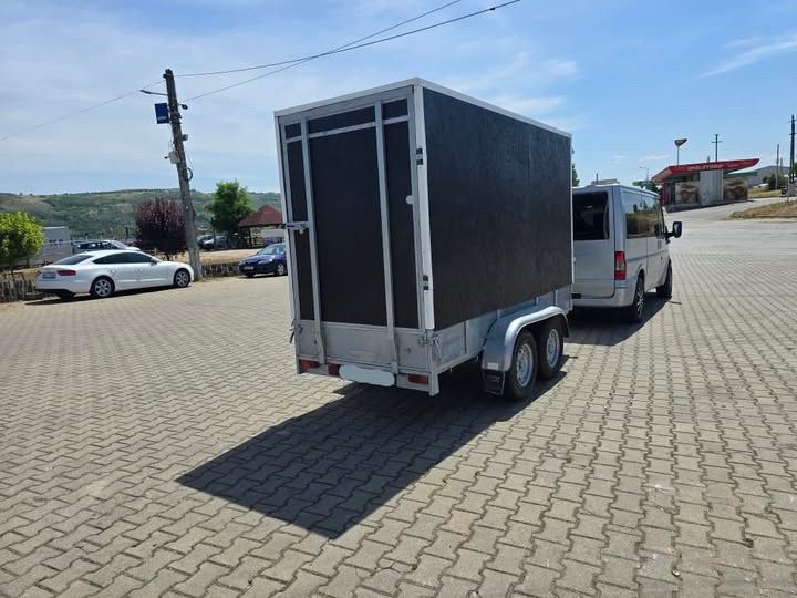 Remorca 750 cub cu sistem franare