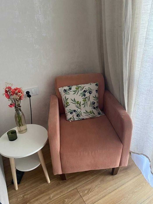 Кресло персиковое