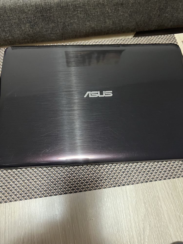 Laptop Asus X556UJ