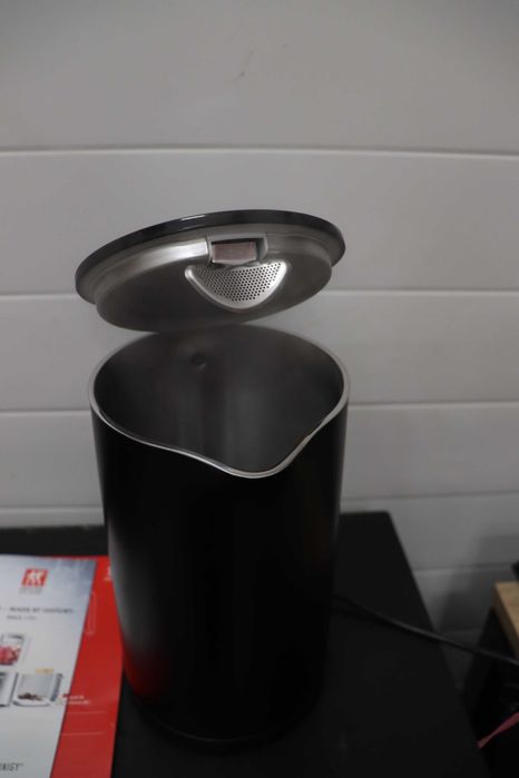 Електрическа кана ZWILLING ENFINIGY от неръждаема стомана, 1850W, 1,5л