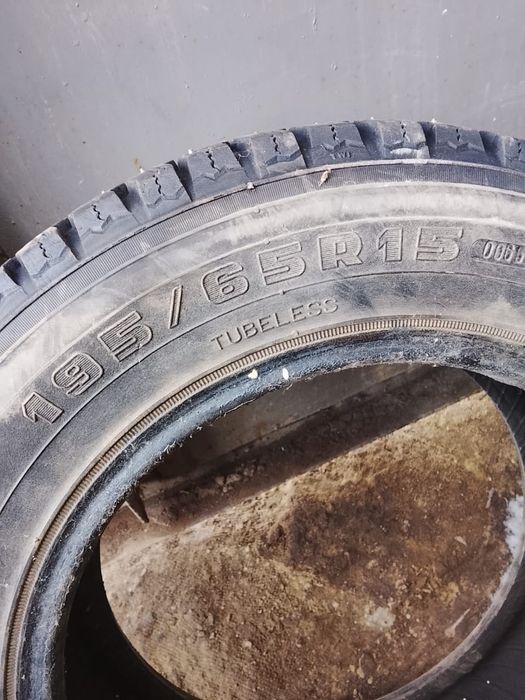 Продам Шины б/у хорошо состояние 195/R15 2 шт цена 18 000 т