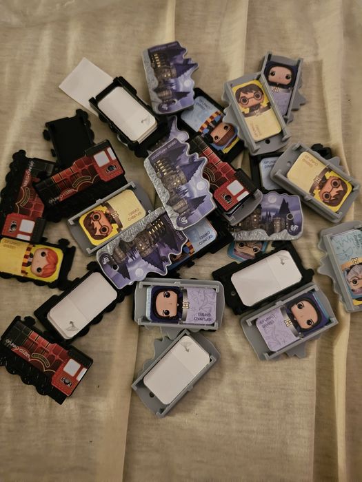Schimb orice e mai sus cu figurine harry potter kinder joy
