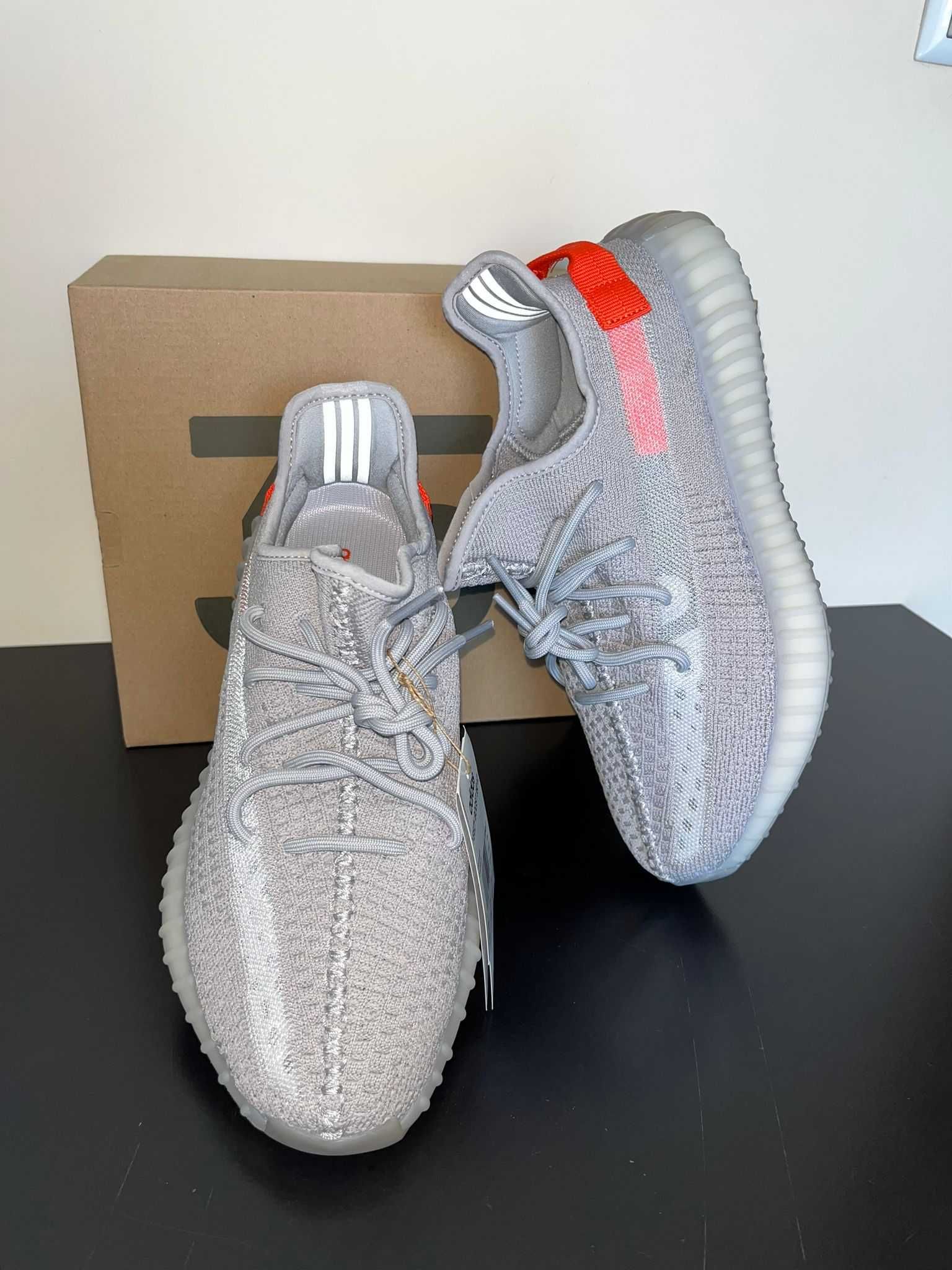 Yeezy Boost 350 V2 Tail Light - EU44 , 44 2/3 - originali ofc