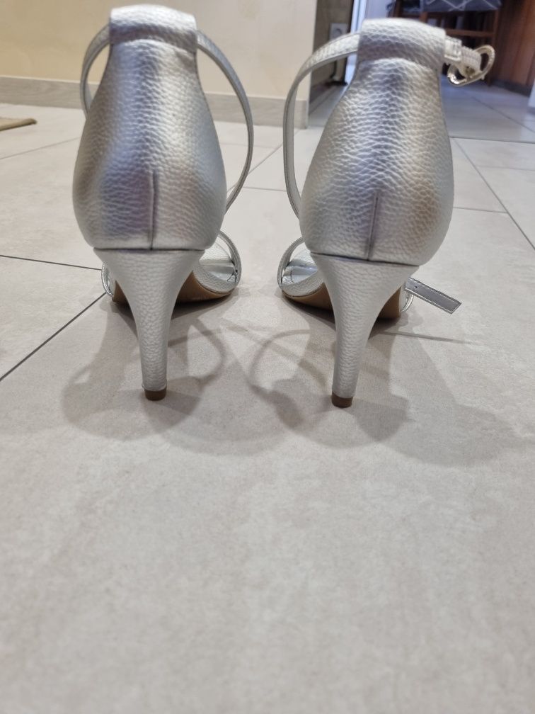 Дамски сандали на ток