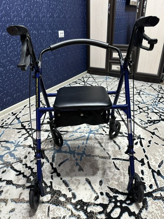 Ходунки Drive medical rollator