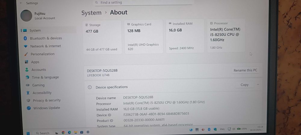 Продавам лаптоп Фуджицу U 748