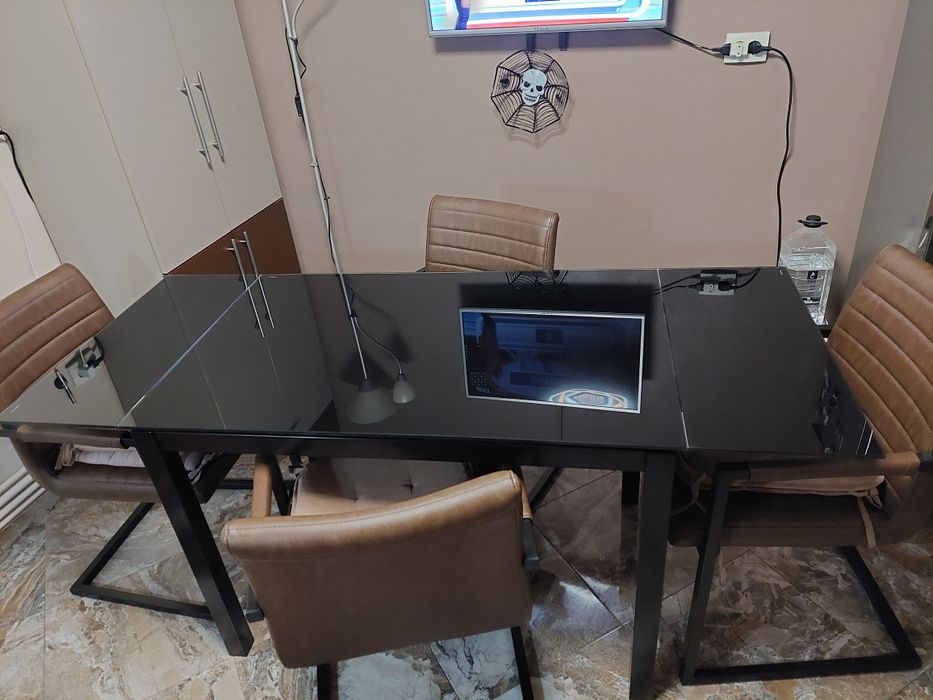 Masă sticlă termorezistentă + 4 scaune piele ecologică