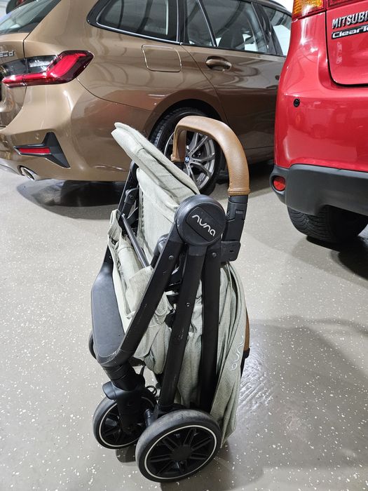 Carucior ultracompact pentru bebelusi, cu pliere automata Nuna TRVL