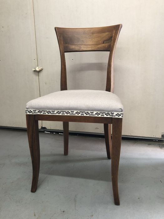 Scaune din lemn masiv de tec (teak).