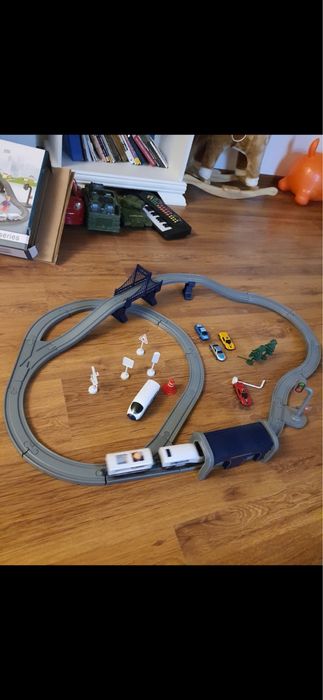 Circuit tren electric cu sunete Mappy City Rail cu accesorii 70 piese