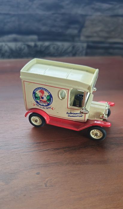Рядкост, ретро автомобил Ford T 1919, Червената шапчица, камамбер