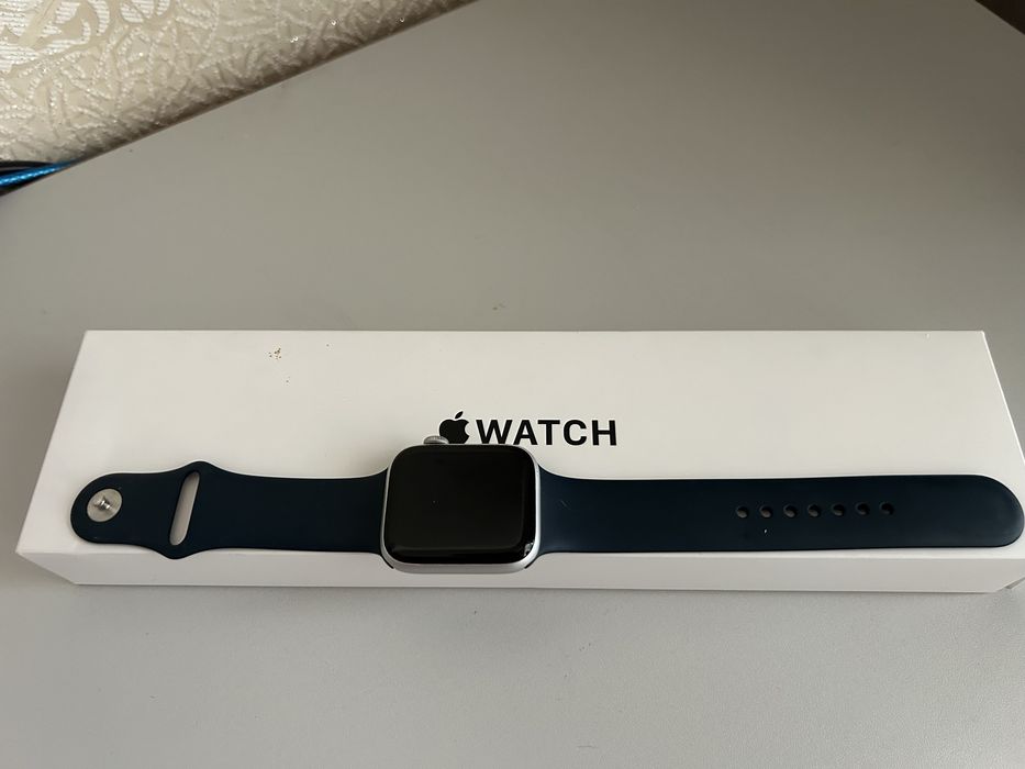 Смарт-часы Apple Watch SE 44 мм