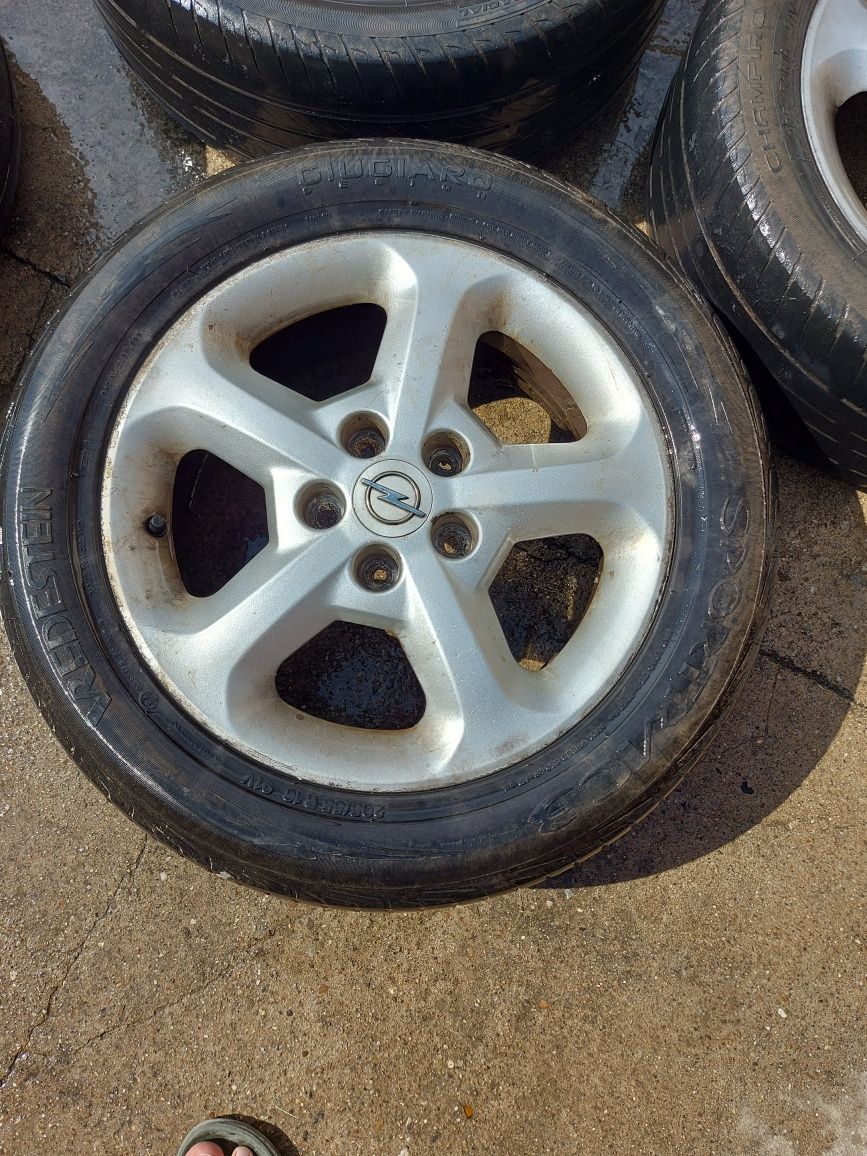 Cauciucuri cu jenti de aluminiu 205-60-16 Opel zafira
