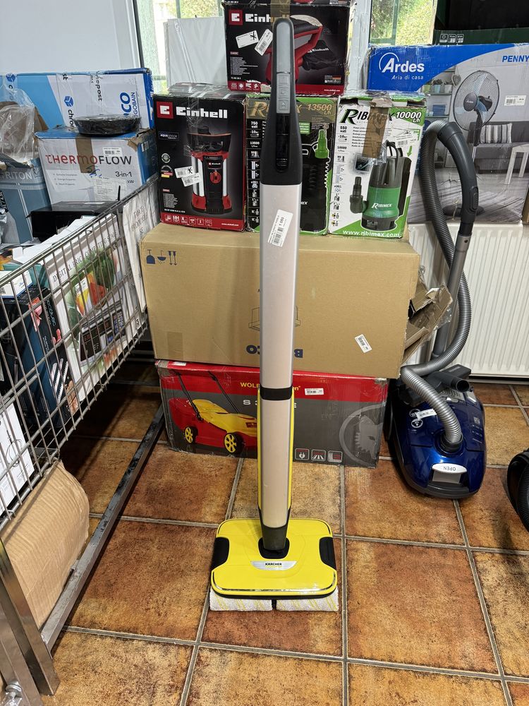 Aparat de curatat podele Karcher FC7