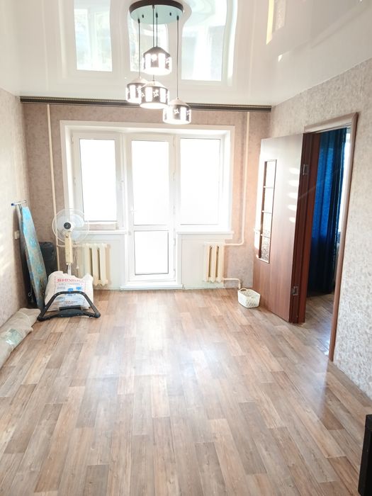 Продам 2 х комн квар. 3 мкр-7 дом- 2   этаж