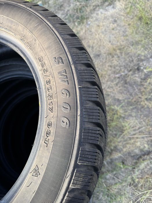 Зимние шины 225/60 R17