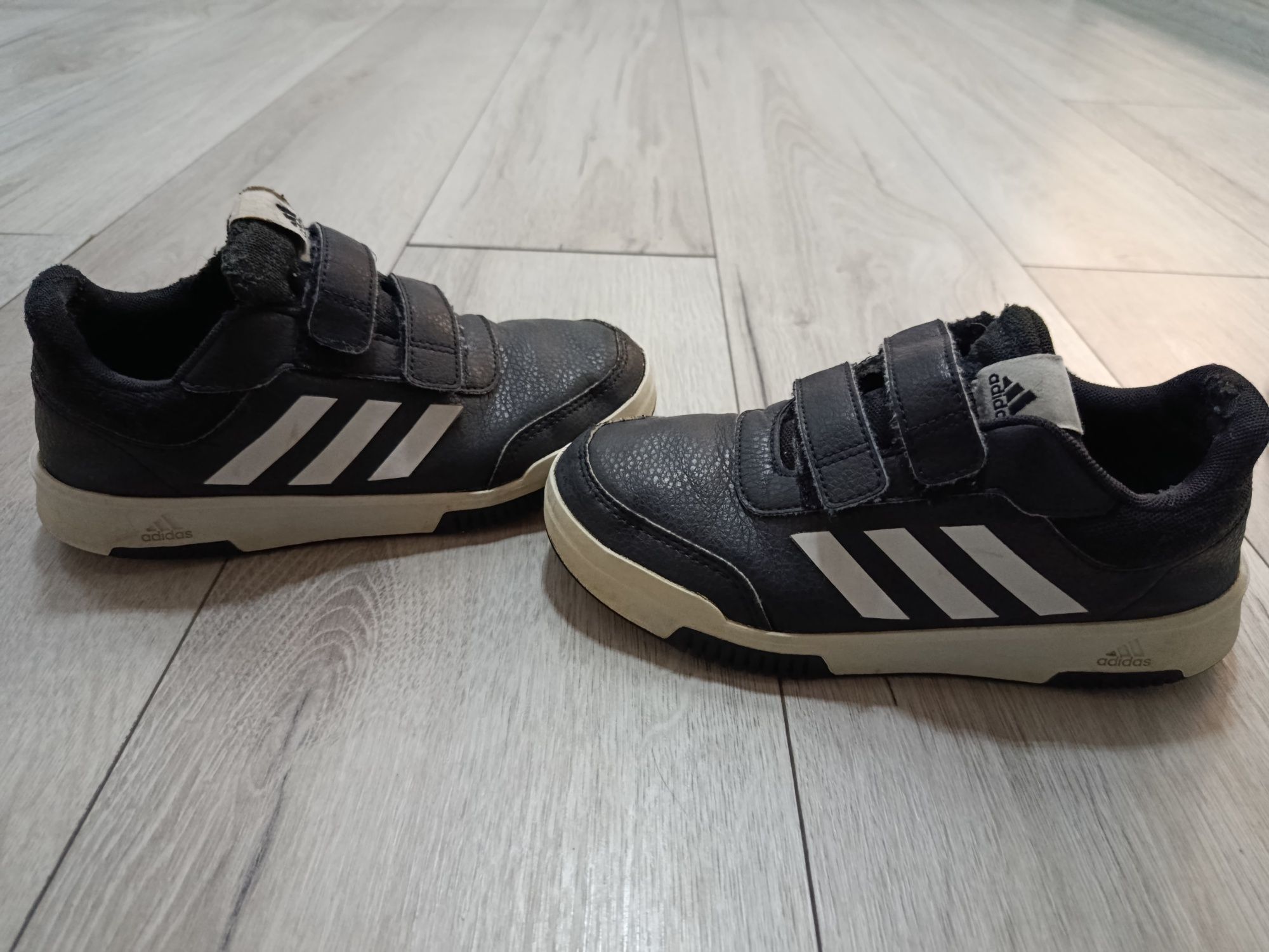Маратонки Nike, Adidas - номер 32, 33